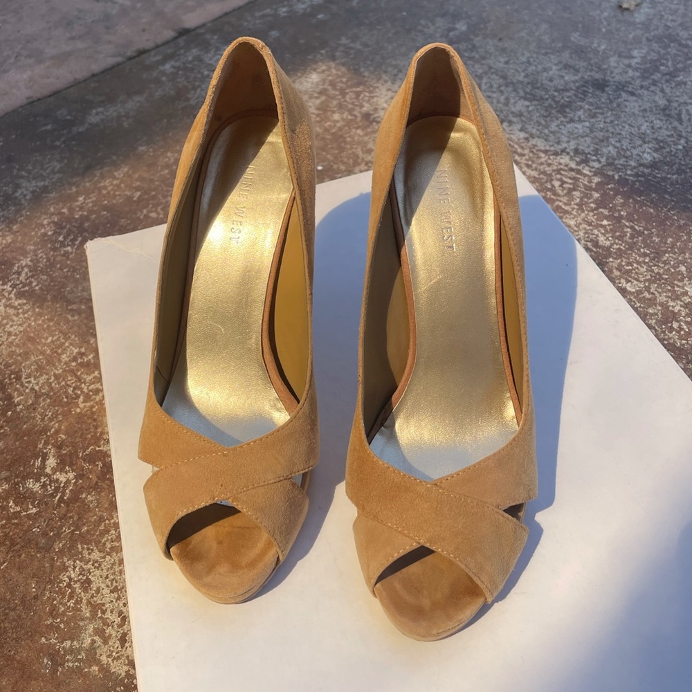 Nine West Jacero Camel Suede heels, Size 7.5
